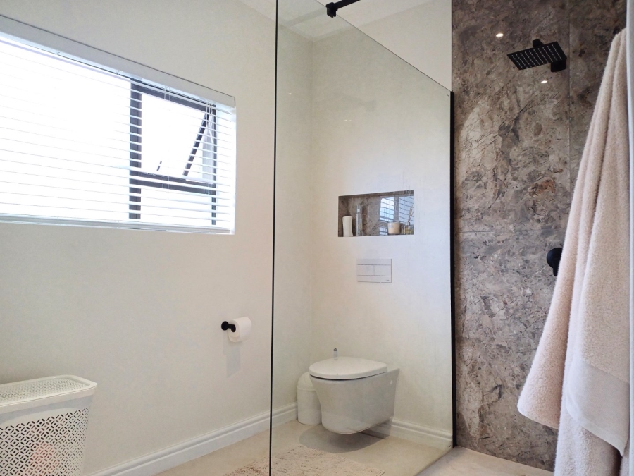 4 Bedroom Property for Sale in Avonddans Western Cape
